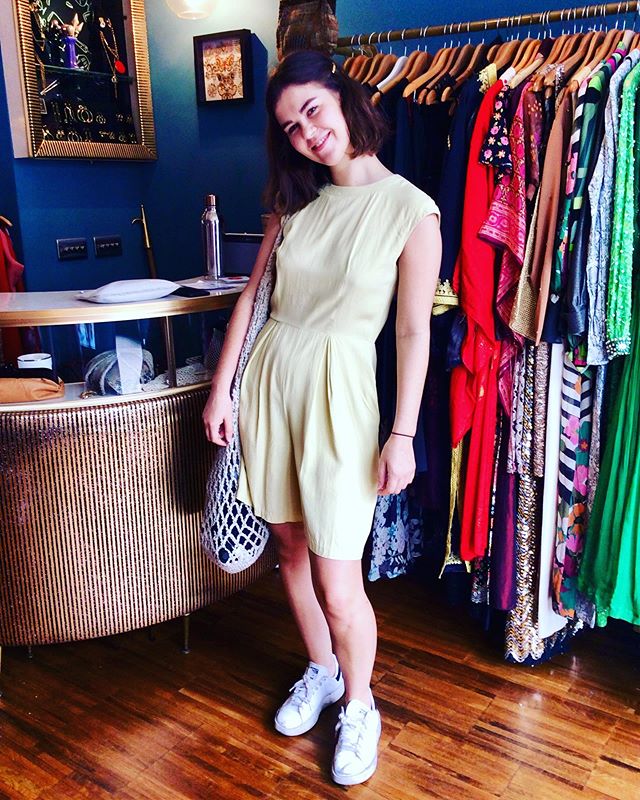 How adorable does she look on this vintage lemon yellow playsuit? Loved it so much she decided to change into it for the day 🥰 We have many more playsuit in stock come see them 💚#retrouvevintage #sustainablefashion #vintagestyle #playsuit #vintagep