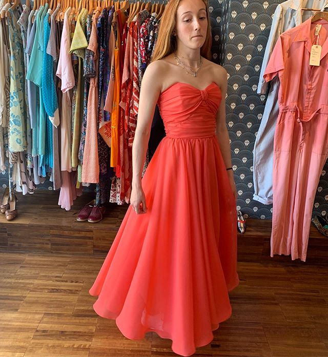 YEA FRANK USHER! Always bringing the fierce and this 80s dream is no different in store today! This plus lots of other occasion and day dresses in store now! #retrouvevintage #vintagestyle #sustainablefashion #frankusher @broadwaymarket