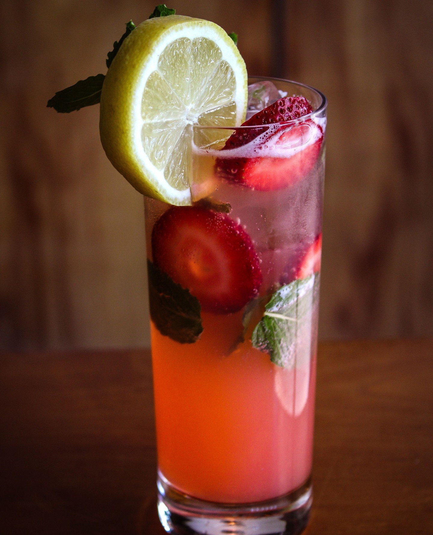 🍹 Looking for a signature cocktail for your event? ⁠
⁠
🍓 Try our Strawberry Fresco! Vodka, strawberry mint simple, lemon, soda. A laid-back, crowd-pleasing spring sipper 🌿