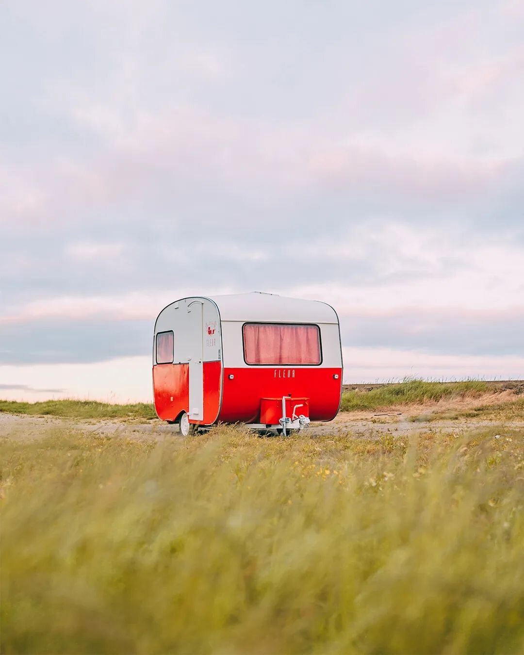 F L E U R

Recent een shoot gedaan voor deze unieke photobooth Fleur. Op zoek naar een photobooth voor uw bruiloft, verjaardagsfeest of bedrijfsevenement? Neem zeker contact op met @fleurfeest 

#vintagecaravan #retrocaravan #trouwen2024 #photobooth 