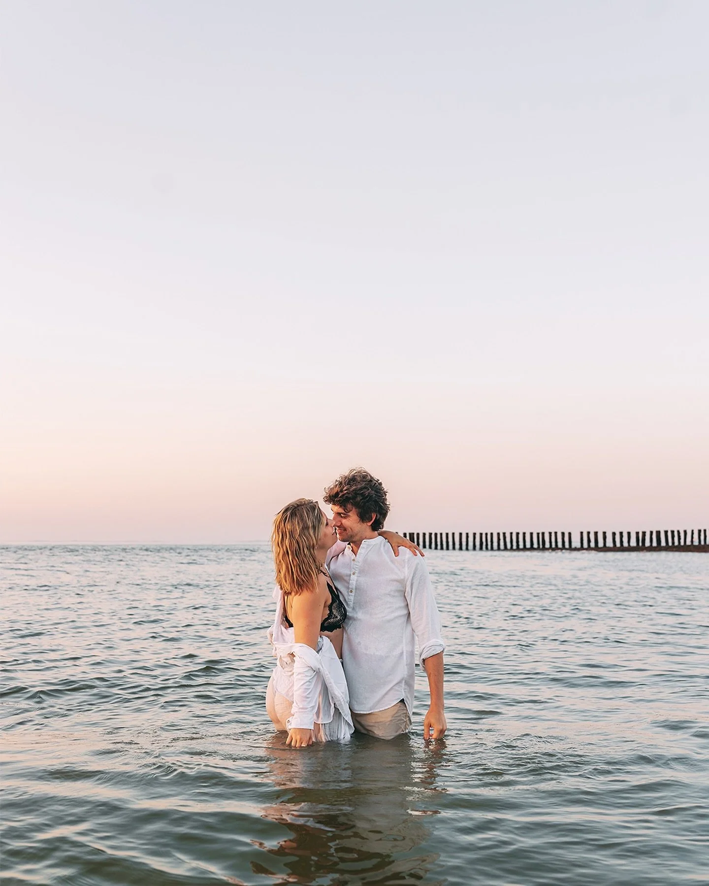 L ~ B
.
.
.
.
#photoshoot #canonbelgium #beachshoot #canonphotography