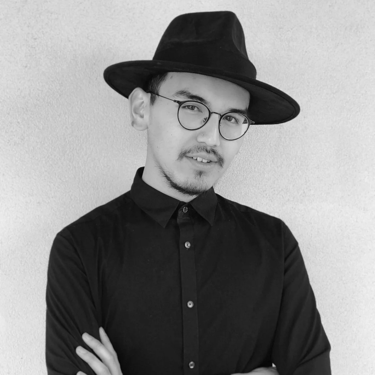 Justin Nguyen / Stylist Justin is a graduate of the Hair Arts Institute, a Sassoon Connection School. As a licensed barber since 2017, he is passionate about classic hair cutting and coloring with a modern twist. Creating personal connections, inspiring confidence, and empowering clients is important to Justin while working behind the chair. He also strives constantly to continue education in order to offer the most cutting- edge techniques to his clients. Check out Justins instagram !