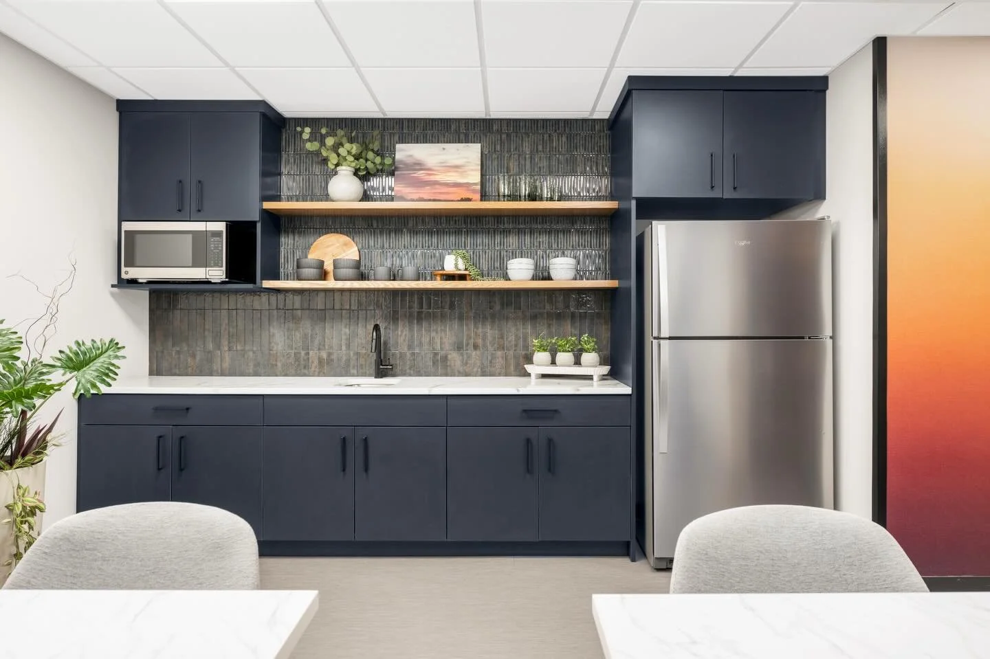 GOLDEN HOUR
Inspired by the quiet glow of sunset, this break room layers warm gradients with darker hues to create a sense of depth and calm. Designed for slow moments, conversations, and mental resets.

Interior Design: Sienna Lynn Studio
📷: @homec