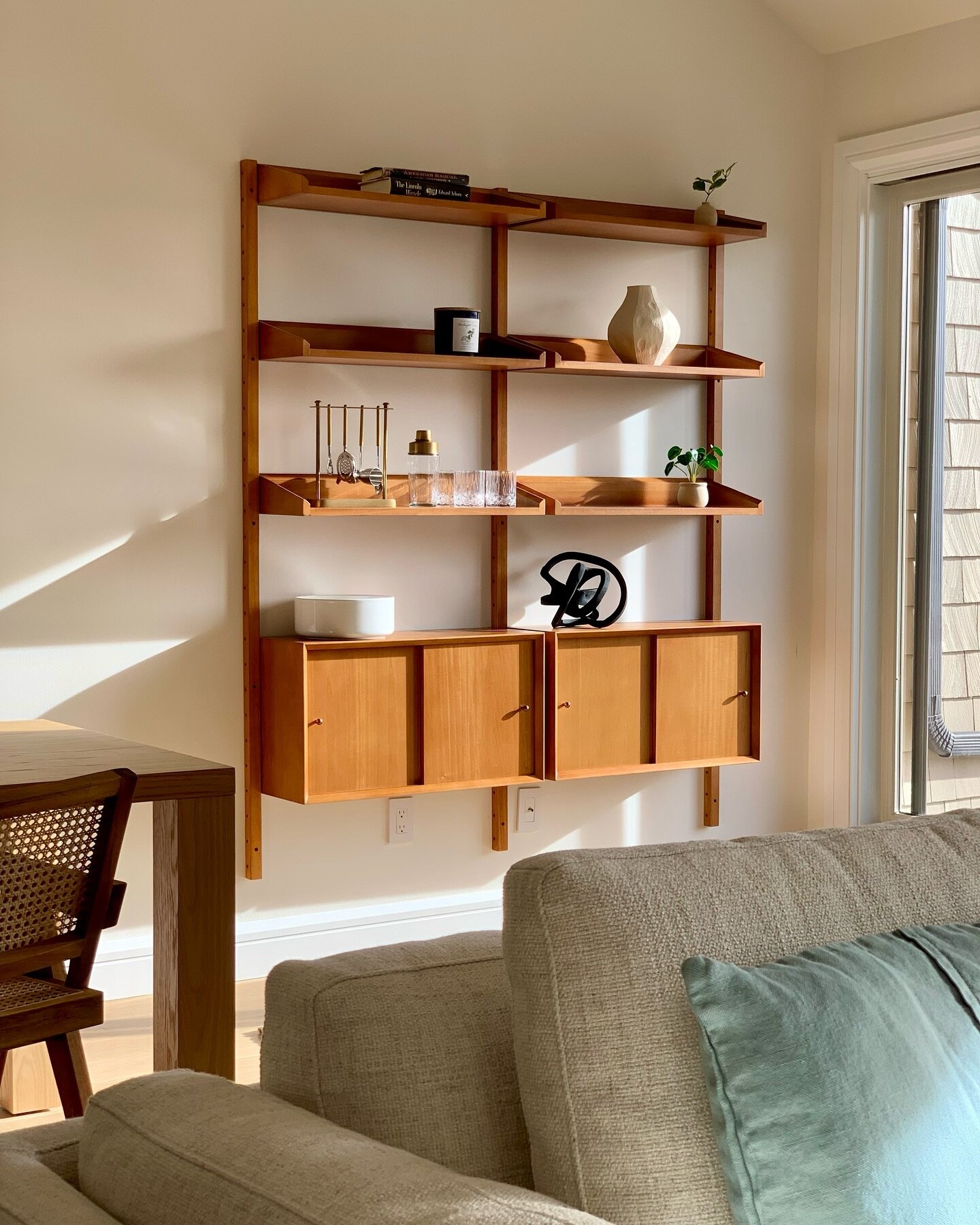 We&rsquo;re so close to wrapping this project up! We installed these shelves today and couldn&rsquo;t help ourselves finding things around the house to stage them with. 

#studiomtk #montauk #montaukdowns #interiordesign #interiors #interiordecor #be