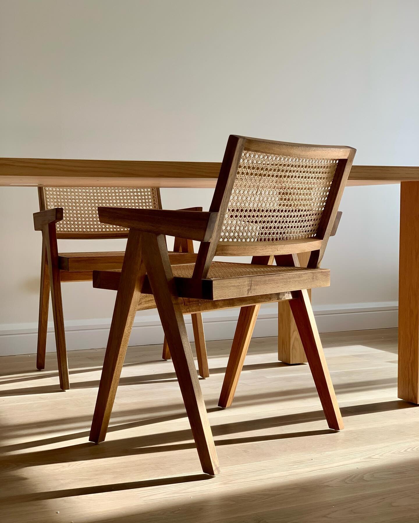 A quiet moment at our (almost finished) Montauk Downs project. 

#studiomtk #montauk #interiordesign #beachhouse #coastal #coastalstyle #coastaldecor #jeanneret #pierrejeanneret #slowliving #interiordecor #designbuildsurf🌊🛠️🤙