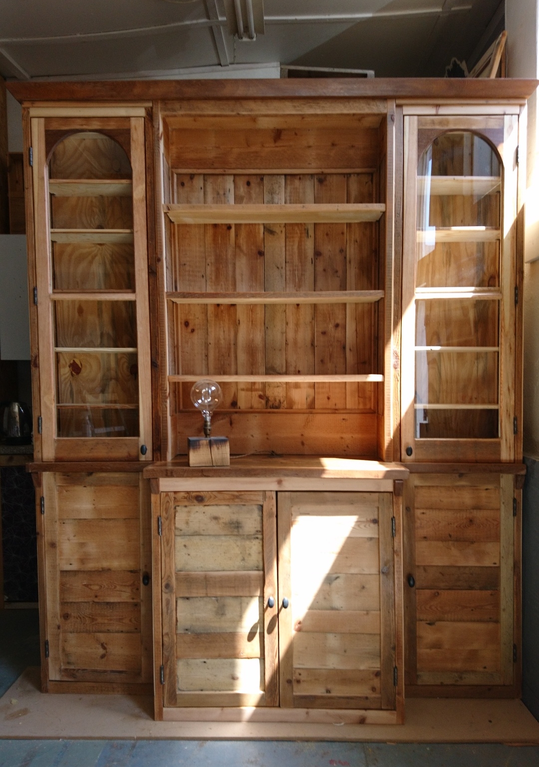 dresser 4.JPG