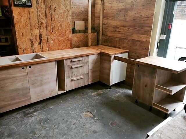 Just finished building this kitchen with reclaimed Plywood in my workshop, now I have to wrangle it in to a Victorian house with wonky walls. #reclaimedwoodfurniture #reclaimedtimber