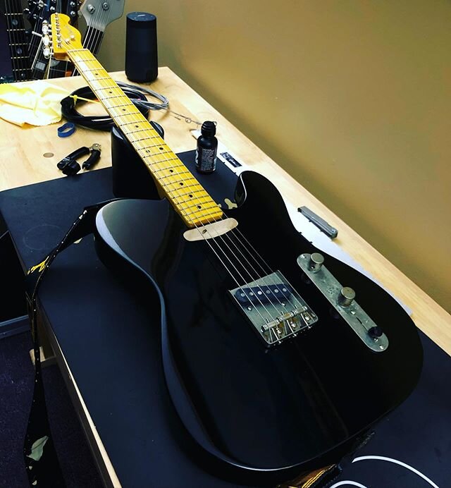 I&rsquo;ve been chatting more about this on FB, but I gotta just take a minute here.  I&rsquo;m a bit smitten.  I built this to use up some spare parts I&rsquo;ve had lying around for years.  I&rsquo;ve wanted an Esquire for a while and I figured I&r