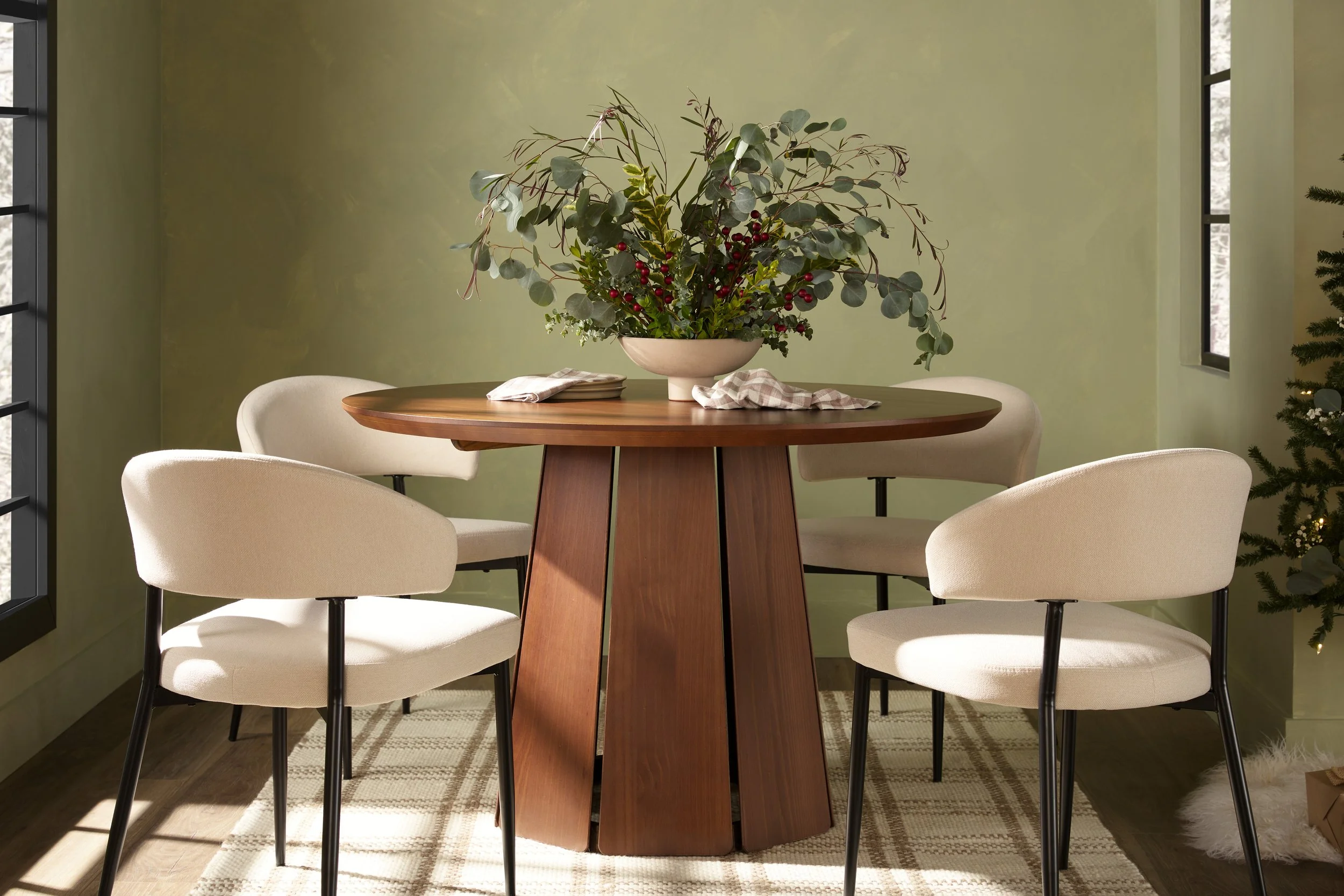 KOAD1DBRWS Holiday Small Space_DTC_US_LS_05.jpg