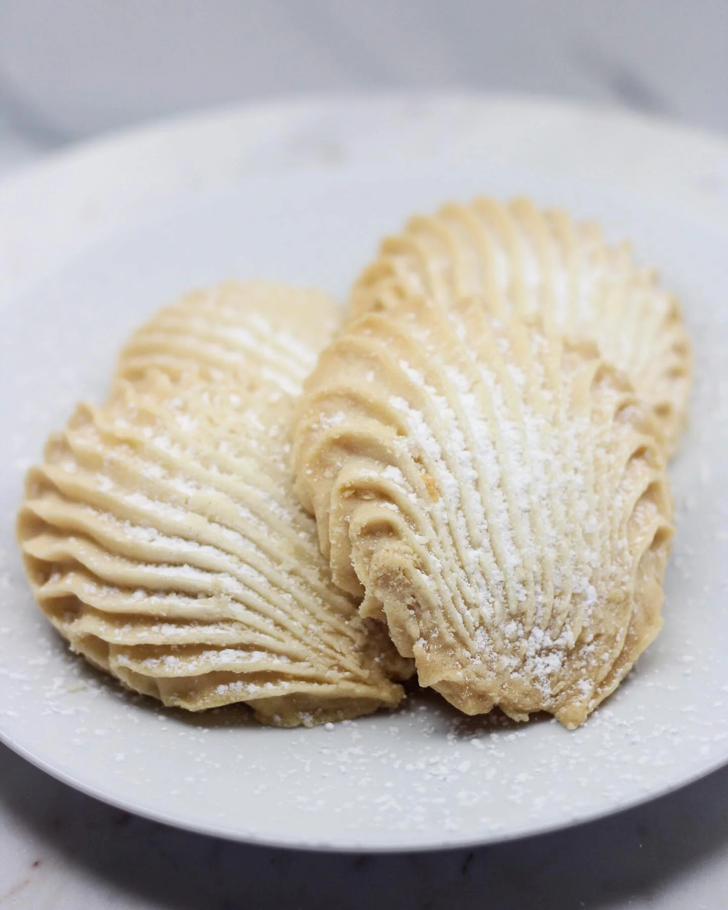 ☁️Dreaming of meltaway cookies☁️ 
A more tender &amp; crumbly version of a shortbread cookie, melts in your mouth! 

Hours for the week:
Wednesday - Friday 7:30am-1pm
Saturday &amp; Sunday 7:30am-2:30pm

Serving breakfast &amp; lunch during open busi