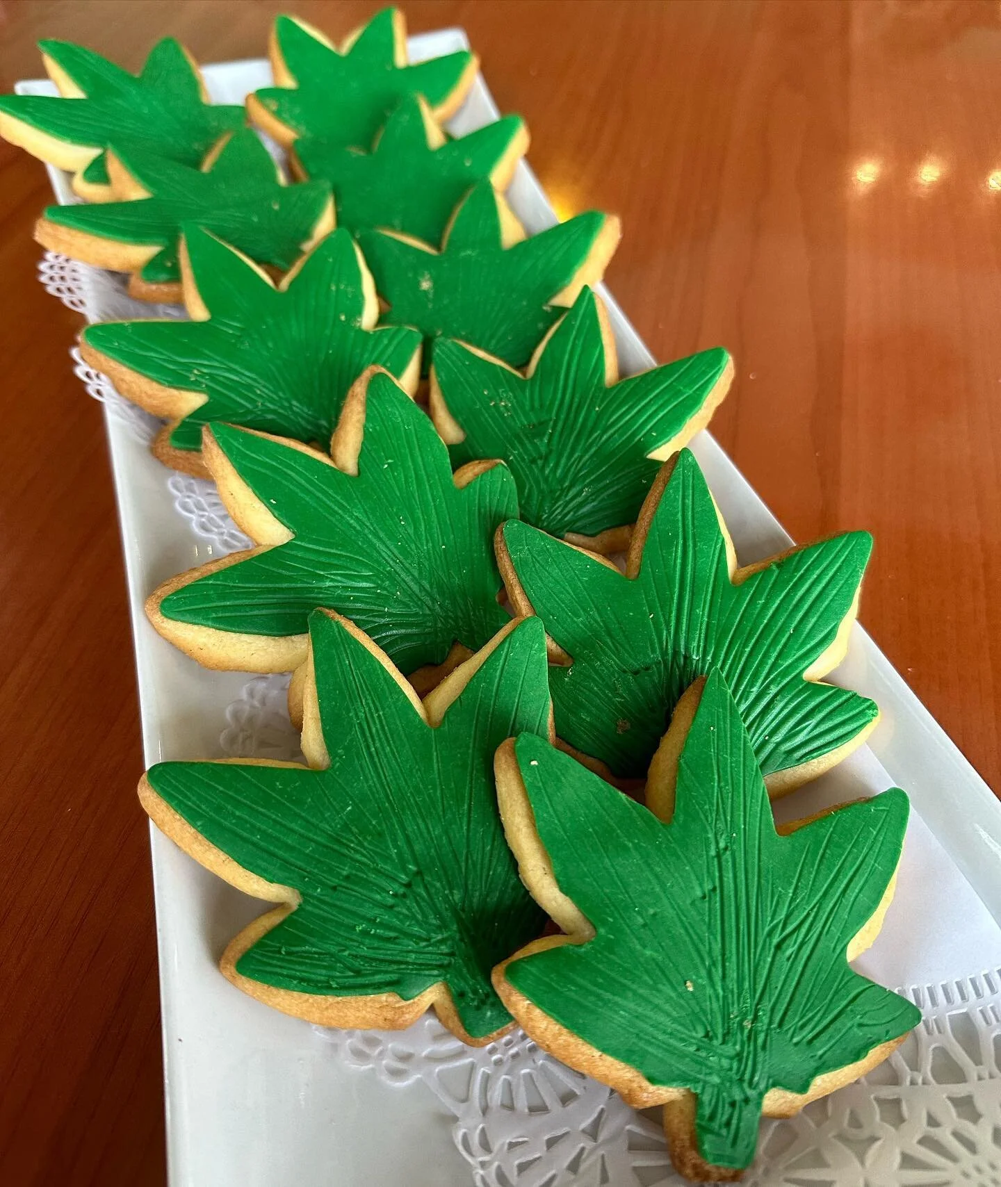 Happy Thursday 😉 

We have a couple of these weedless cookies left!  Today is also Farmer&rsquo;s Market day.  It&rsquo;s a beautiful day in the neighborhood ☀️ we hope to see you all soon. 

If y&rsquo;all have time please go see our friends at @mi