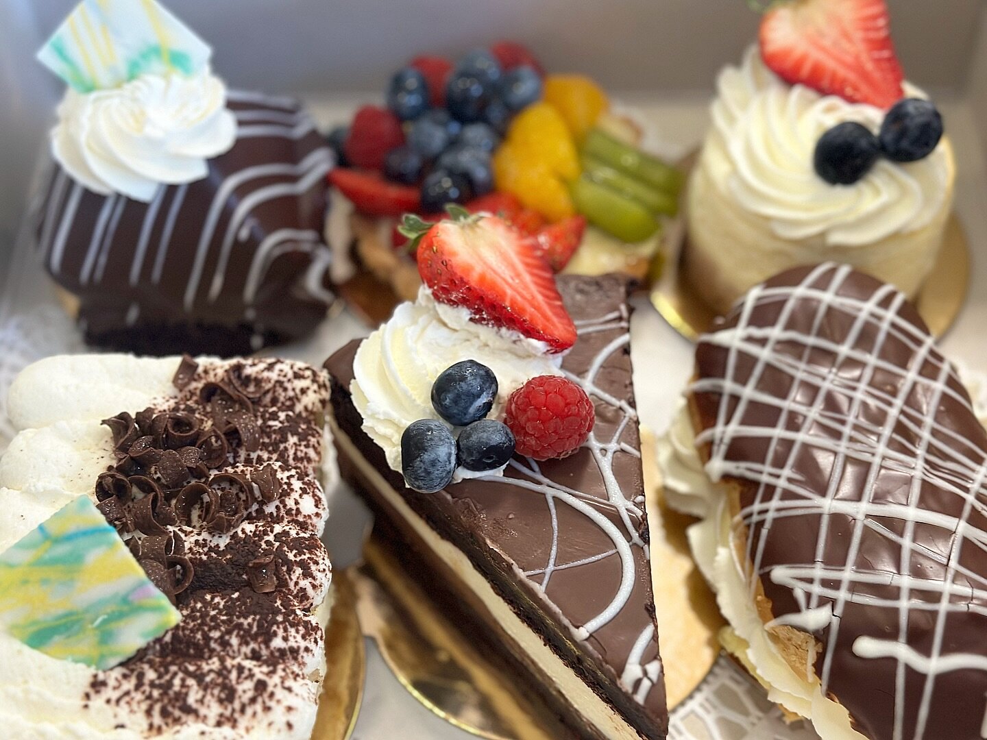 Good morning Heaven 😇 
Our baker Mayra makes these decadent desserts from scratch, daily - in house!  Her desserts are to die for! 

Chocolate Pyramid - chocolate cake, chocolate mousse, dipped in chocolate ganache on a chocolate cake base!

Fruit T