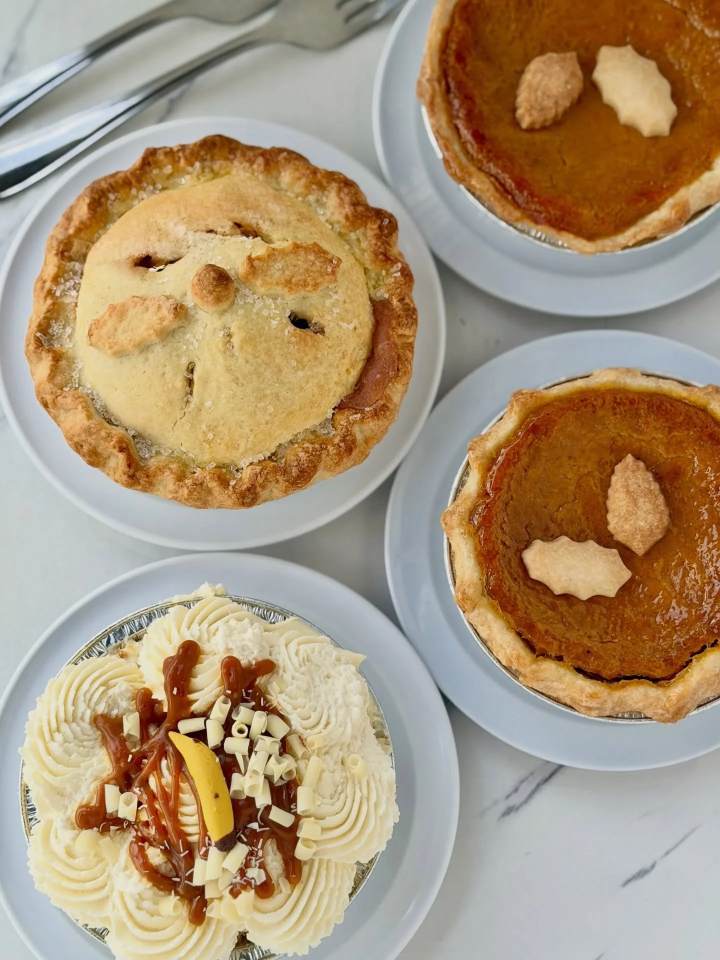 🎶 It&rsquo;s the Last Week to Pre-Order Thanksgiving Pies and we&rsquo;re baking up all the cozy goodness for your holiday table! 🍂✨🎶 

From our Handmade 9&rdquo; Deep Dish, All Butter Crust Pies to our adorable 5&rdquo; Mini Pies, there&rsquo;s s