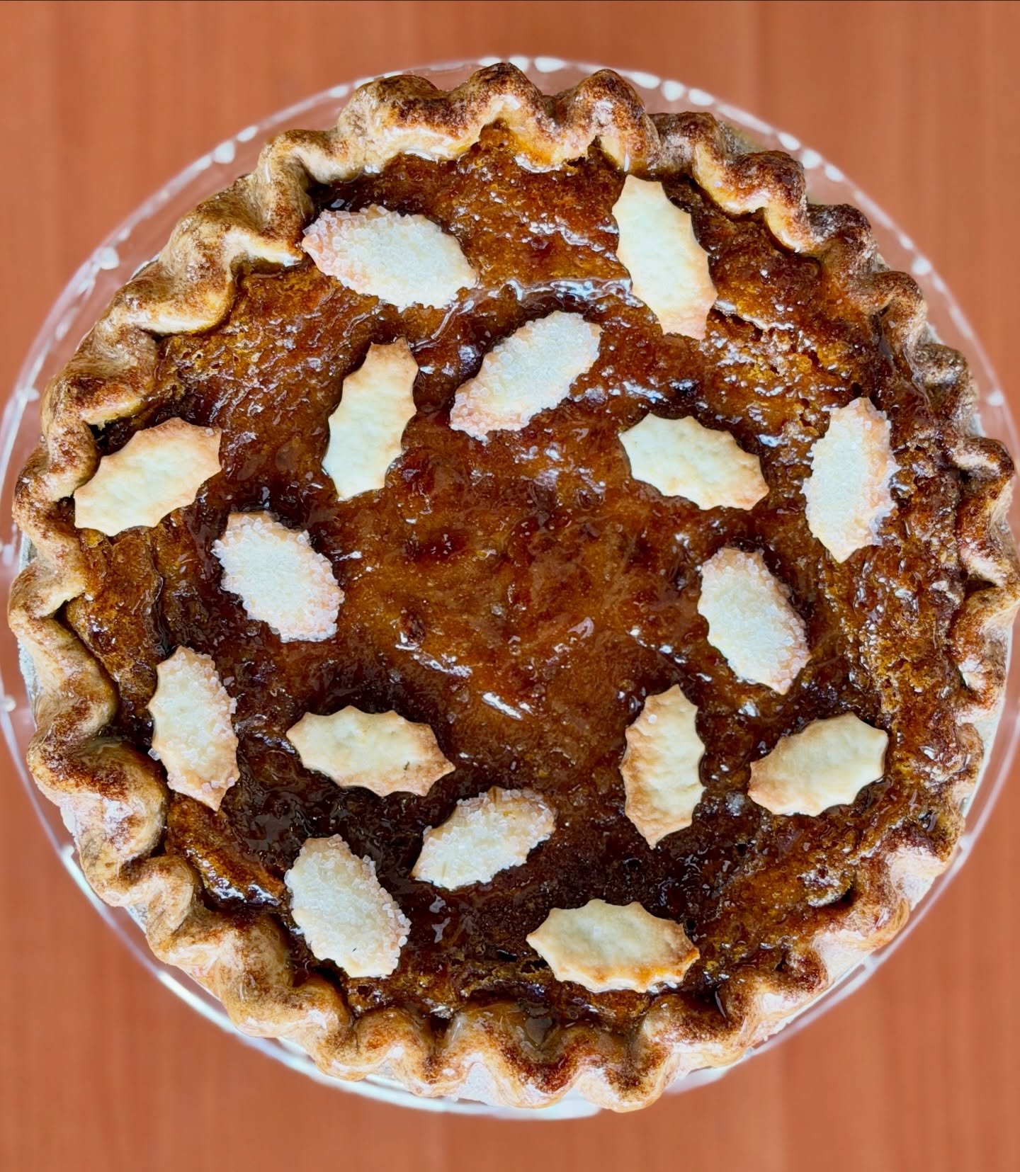 &bull;Pumpkin Pie ala Petite Madeline&bull;
🤍 Handcrafted in house, from scratch 
🤍 House spiced pumpkin blended with pastry cream and brown sugar 
🤍 All pies are 9&rdquo; deep dish, all butter crust, baked from scratch 

🤍 LAST DAY TO PRE-ORDER: