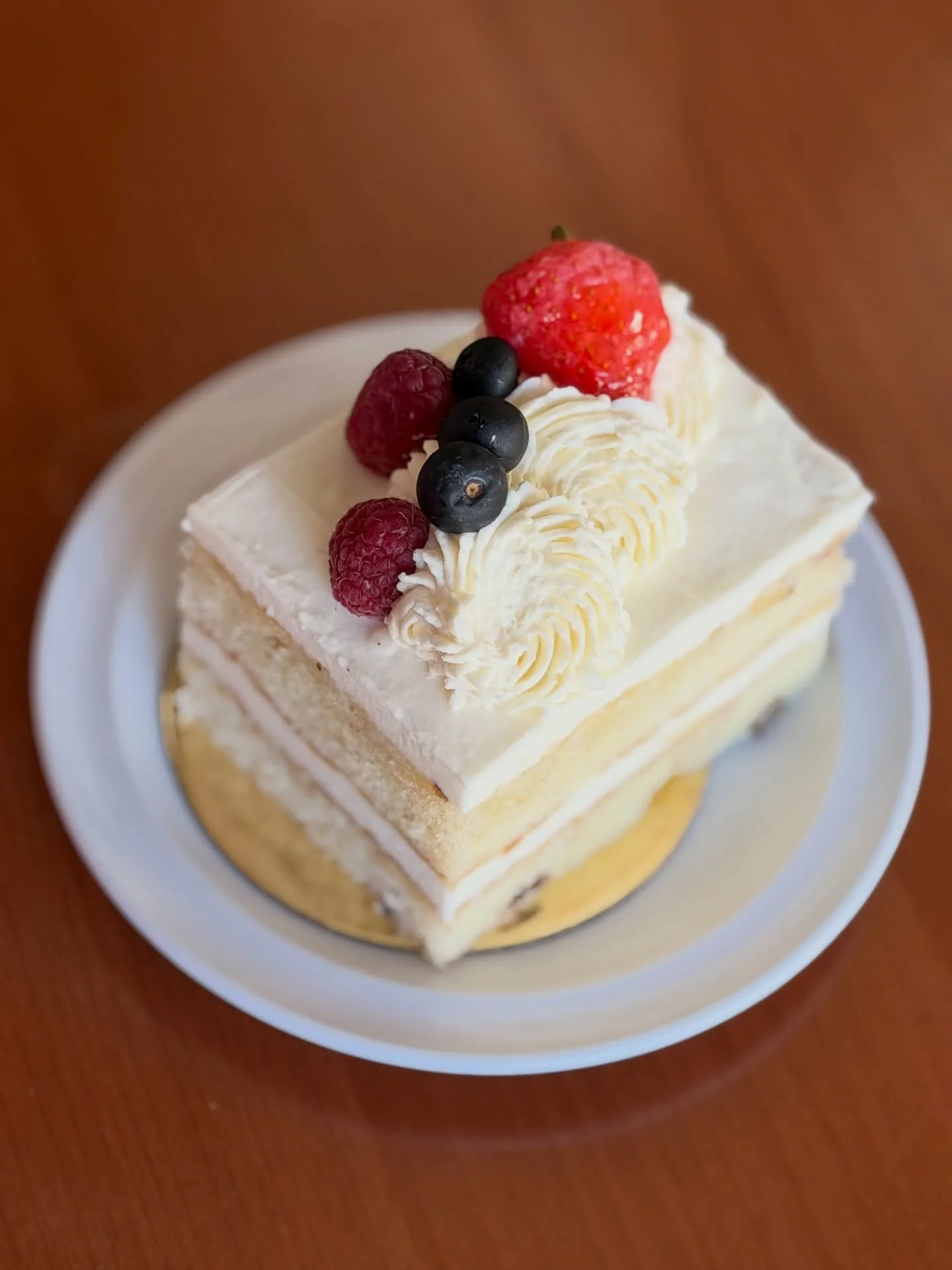 &bull; Italian Cream Cake &bull;

This beauty is one of our all time favorites here at Petite Madeline Bakery! @petitemadelinebakery Decadent butter cake, rich cream cheese filling and frosting, with pecans 🍰 

Made by: @arreola.maycelyn 👩&zwj;🍳 ?