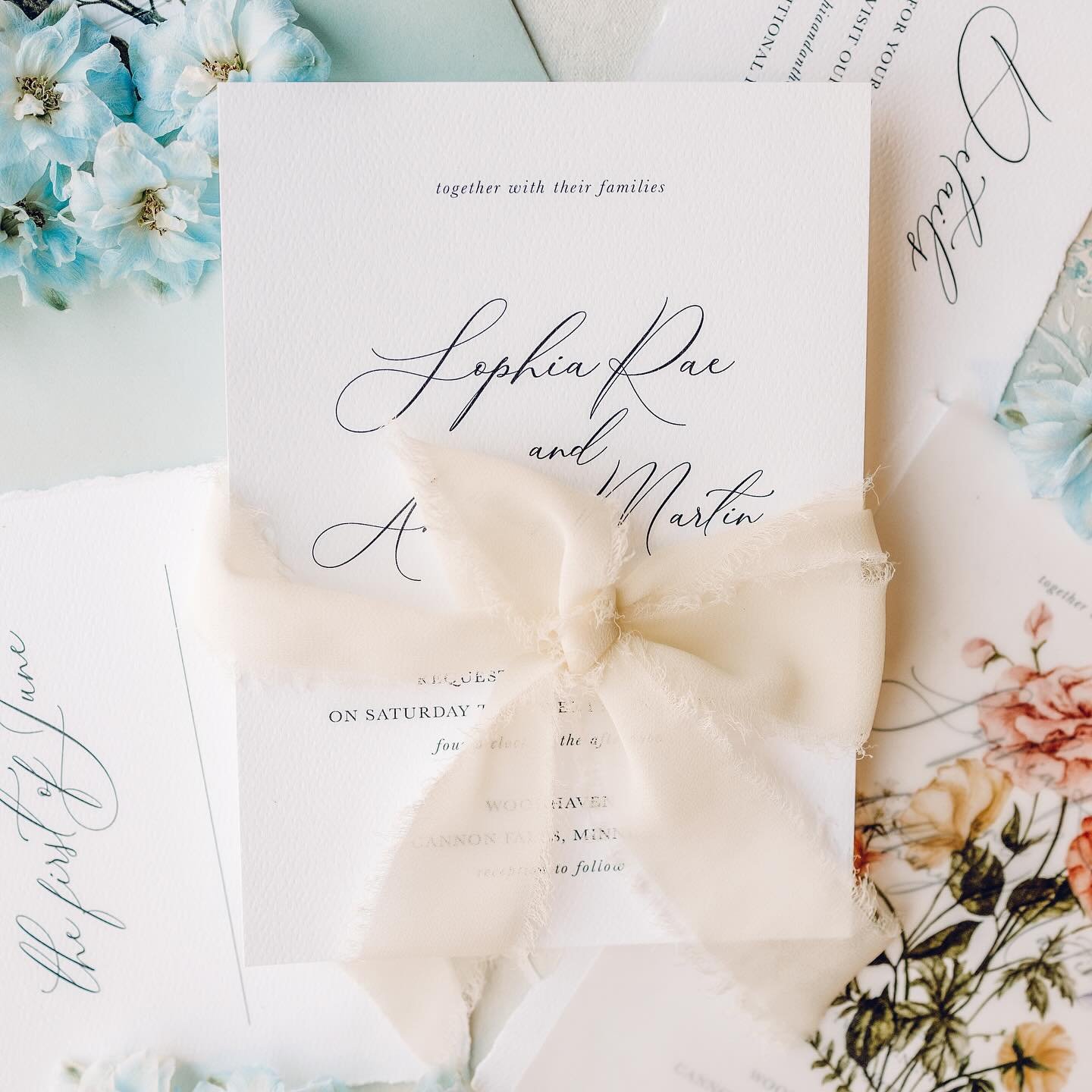 It was an absolute honour to be apart of this collaborated spring style shoot hosted by @melroseeventsco @jenniferkamenphoto and
@abundantgracephotographymn 

It&rsquo;s not everyday I get to showcase my art on wedding invitations, but when it do, it