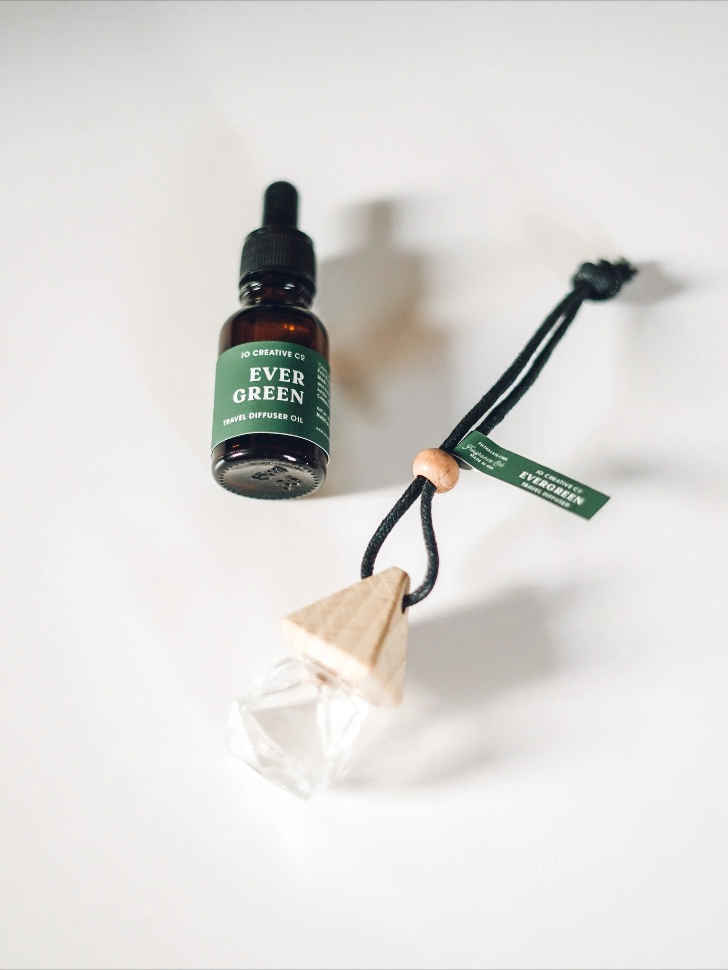 Evergreen is the ultimate winter scent - this refreshing, earthy scent captures the essence of towering evergreens, mountain air, and the comforting warmth of the forest. 🌲

With comforting notes of fraser fir, camphor, and moss wraps your space in 