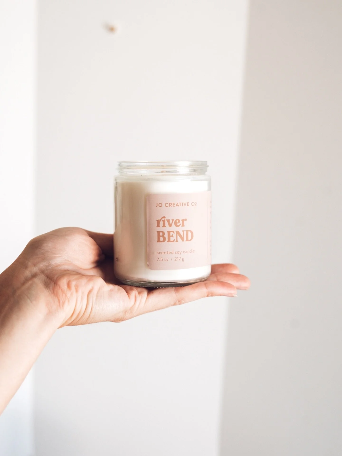 Like a peaceful afternoon by the water, watching your cares drift away. Our Riverbend candle creates a comforting ambiance with its calming notes of palm, a complex blend of mahogany, and creamy, rich undertones that warm your senses. 

One of my fav