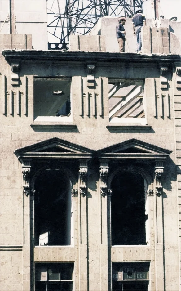 Building partially damaged from 1985 earthquake in Mexico City