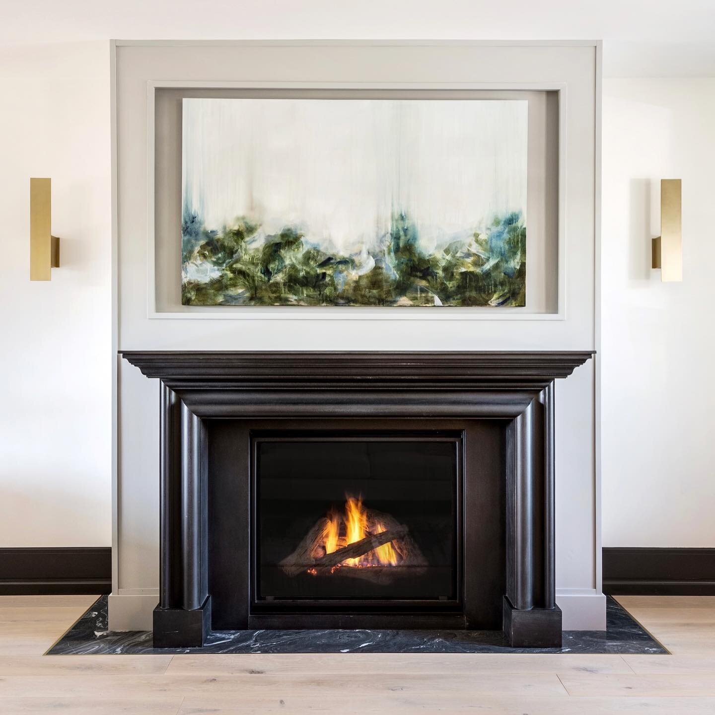 In case you haven&rsquo;t heard, our precast concrete fireplace surrounds are 💯custom! 

Designed by @mangodesignco, this elegant one-piece mantle was cast in our Roma finish 🖤

📸: @photographybymyshsael