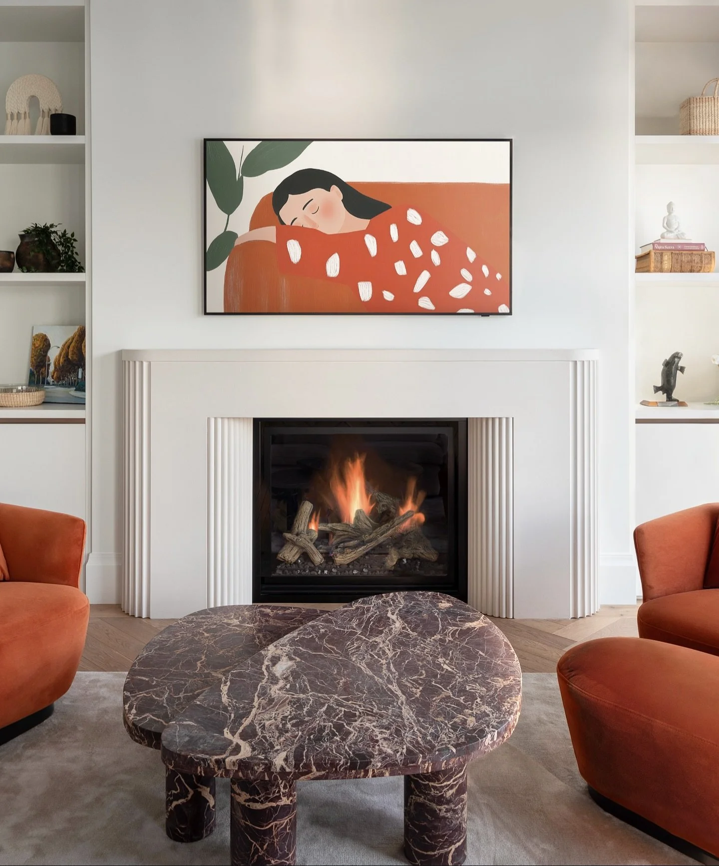 Every detail on this custom cast fireplace surround was crated with intention. 

Drop us a message to get started on your next fireplace project. 

📸: @360hometours.ca 
Interiors by @christinahercundesign 👌