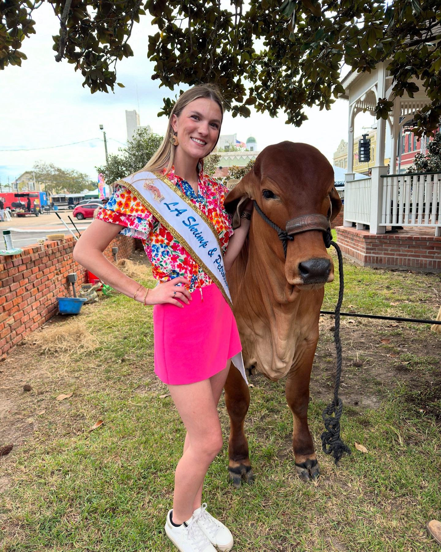 #Queen89 travelled to Abbeville for the Cattle Festival! While there she participated in an ice cream eating contest, a cow bell competition, a scavenger hunt, a royalty parade, and learned all the things about cows (she even got to milk one)! #LASPF