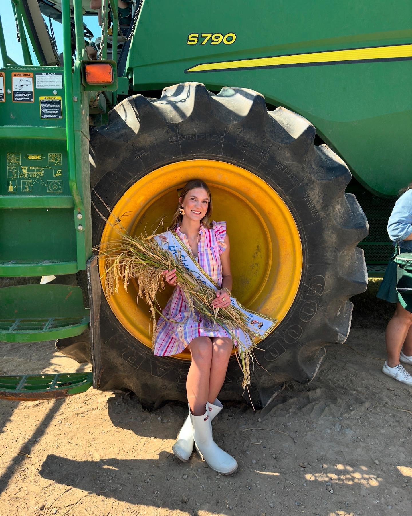 #Queen89 traveled to the International Rice Festival Queen&rsquo;s Day Events &amp; Ball! While there she toured the Grand Opera House of the South, toured a local rice farm, toured a rice mill, and celebrated Isabella Hardy&rsquo;s reign at the Quee