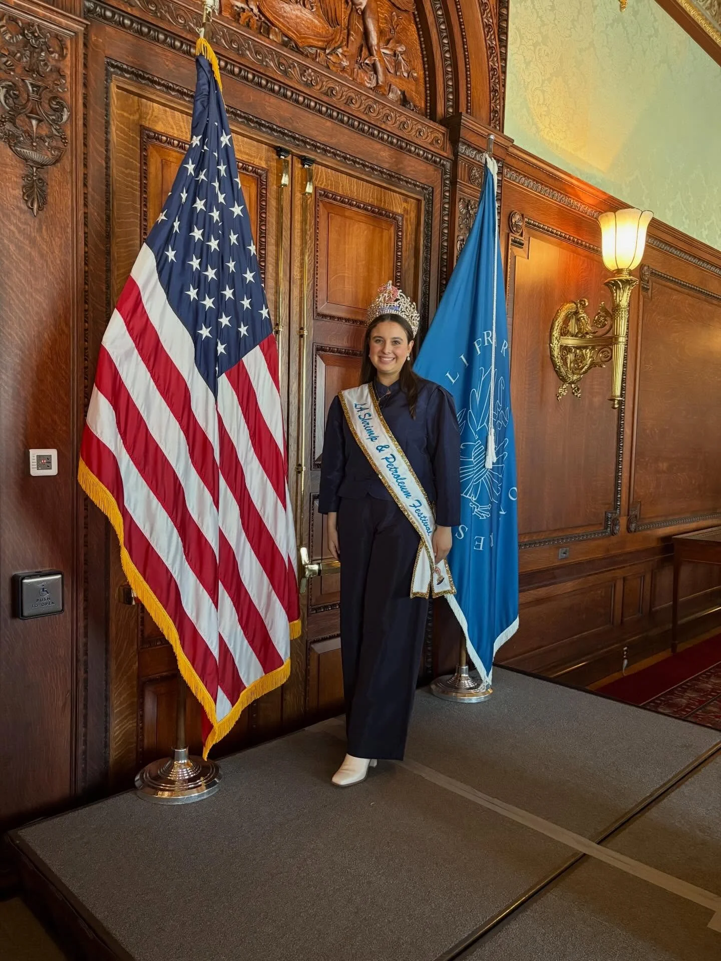 On Friday during the day, #Queen90 started at Library of Congress and had lunch at the Sulgrave Club; the most exclusive private ladies club in Washington DC! #LASPF90 #QueenTravels