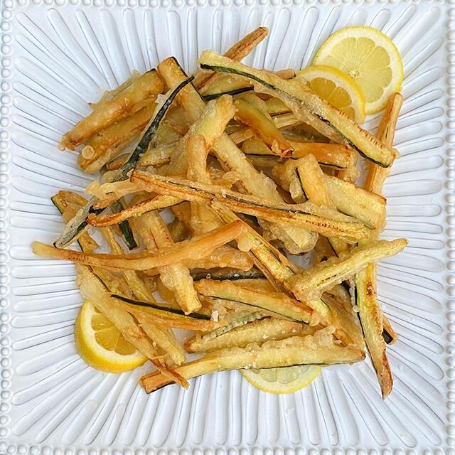 This simple summer app is #SODAlicious it utterly #SQUASHes everything else you might serve - so feel #FRITTo clear your sched, #FRY up these ZUCCHINI FRITTI 🥒🔥🍋, pair with a Bellini 🍑🍾 and instantly transport yourself to Harry&rsquo;s Bar ✈️🇮?