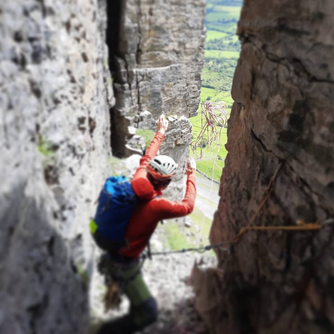 Getting off a mountain, can often involve an abseil. @petehoughton86 caught this abseil in the making📸🤩
. .
After our little scramble down into &quot;Annach Re Mhor&quot; on Kings mountain. We were greeted by opening views across to Glencar lake sh