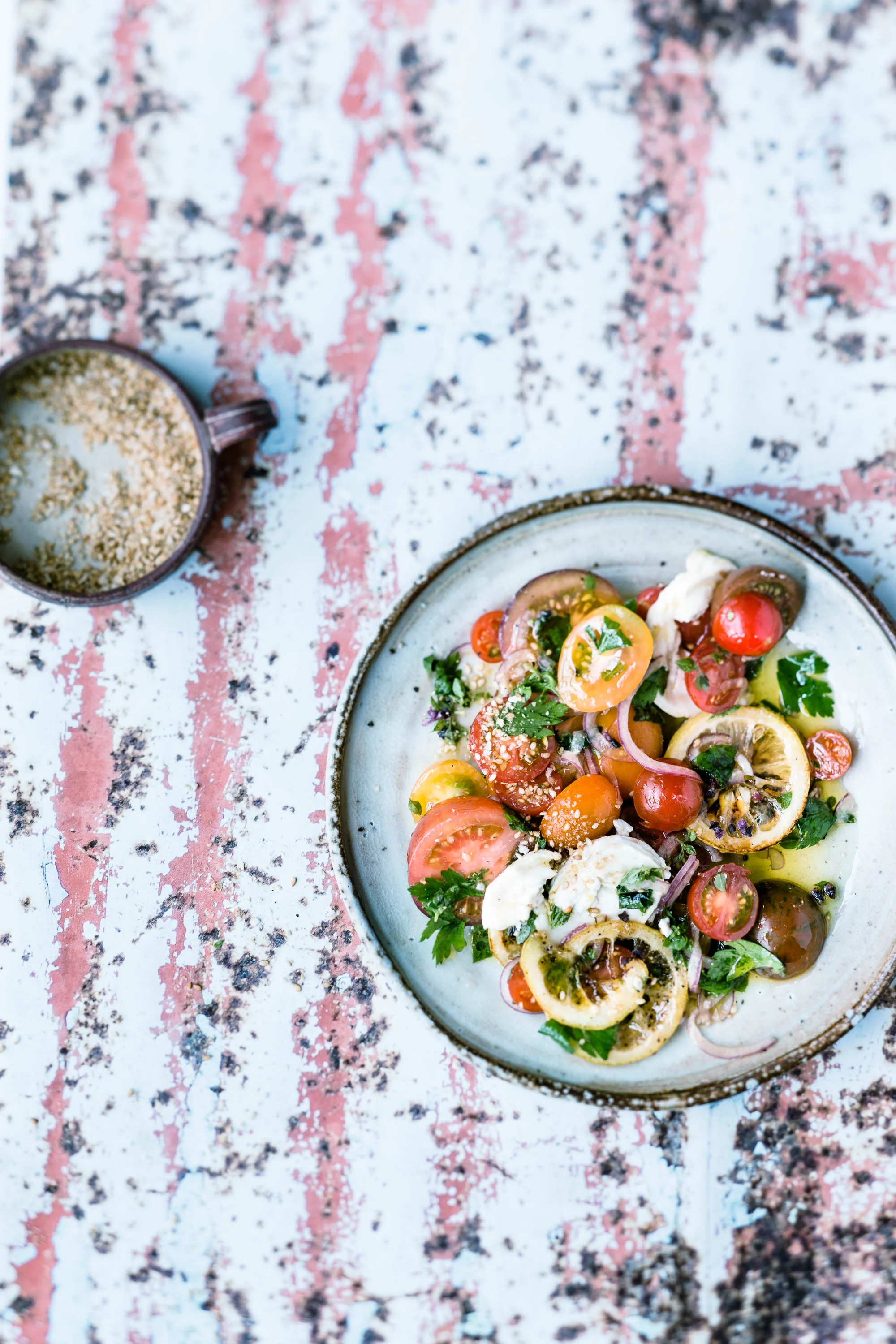 Tomatensalat mit Zitrone und Ziegenkäse
