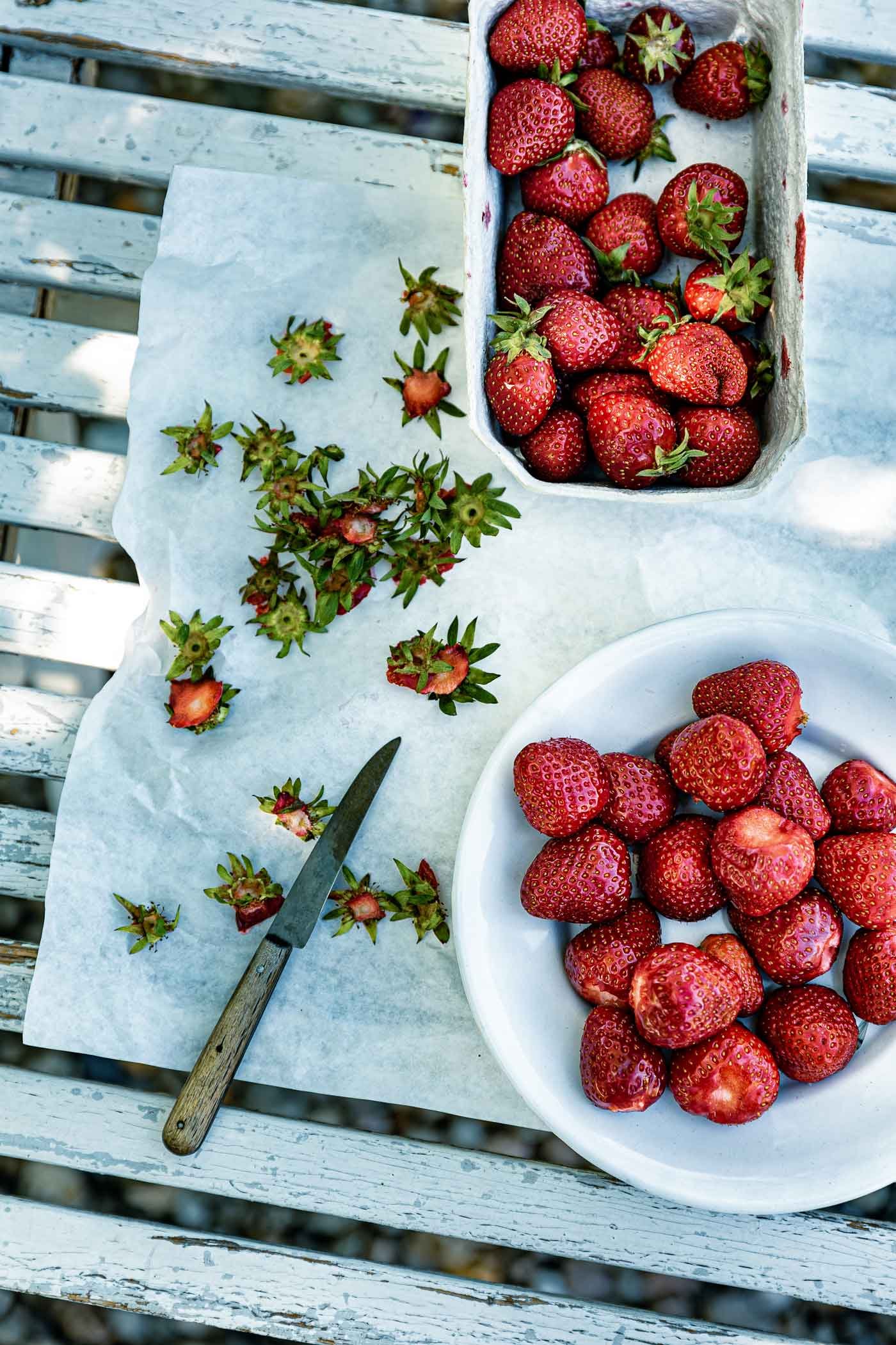erdbeeren-vorbereiten-stilleben-veggielicious-food-fotografie_016-dt-hoch.jpg