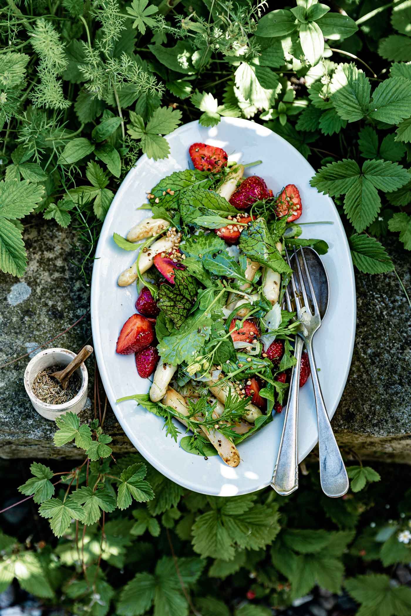 spargel-erdbeer-salat-erdbeeren-rezept-veggielicious-food-fotografie_008-dt-hoch.jpg