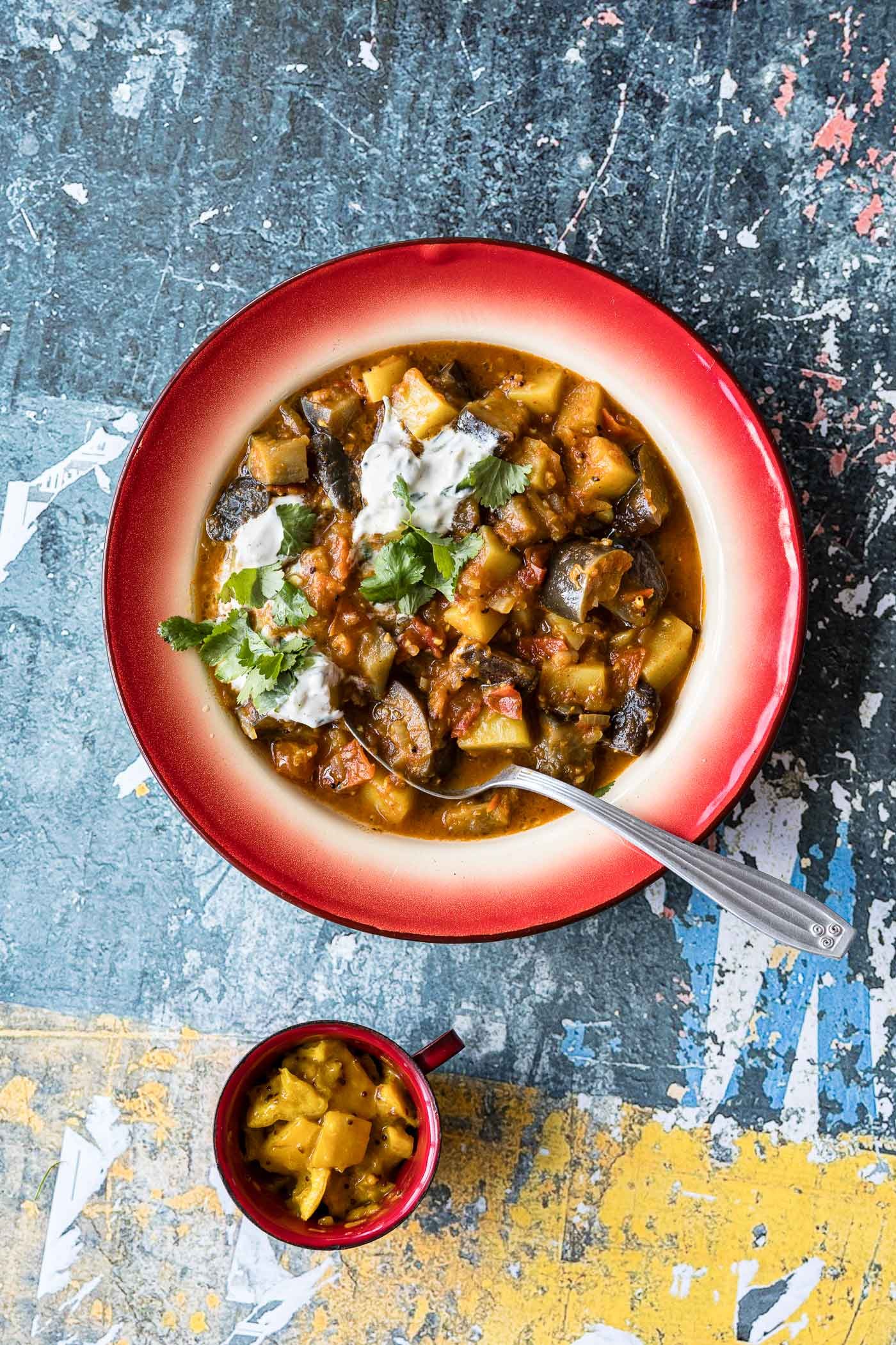 aloo_baingan-deftig-vegetarisch_indien-rezept-veggielicious-food-fotografie_001-dt-hoch.jpg