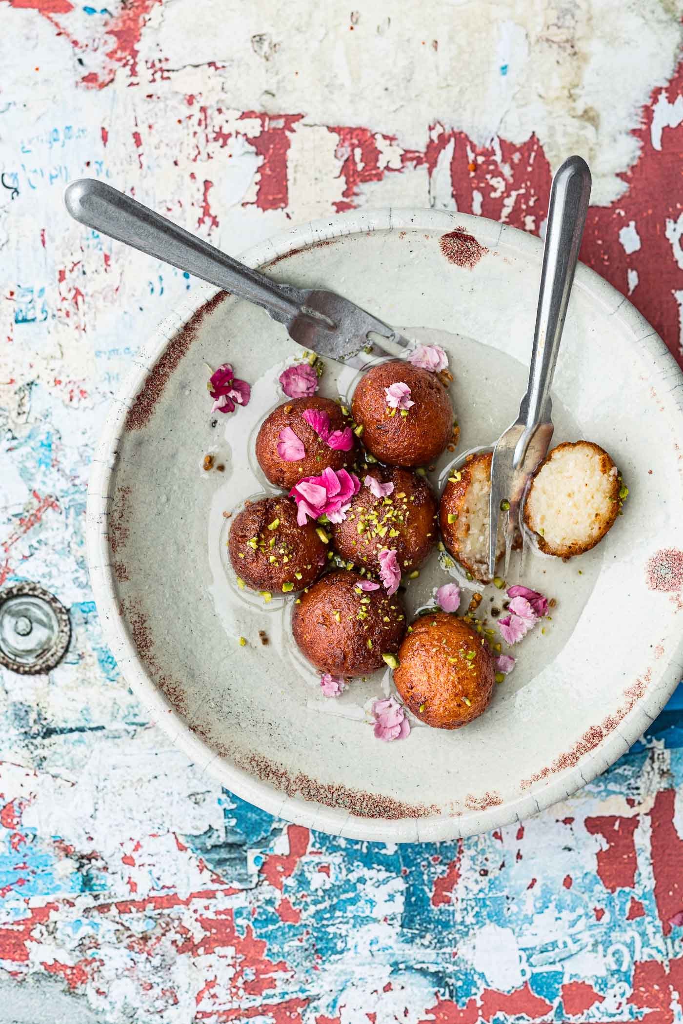 gulab-jamun-deftig-vegetarisch_indien-rezept-veggielicious-food-fotografie_001-dt-hoch.jpg