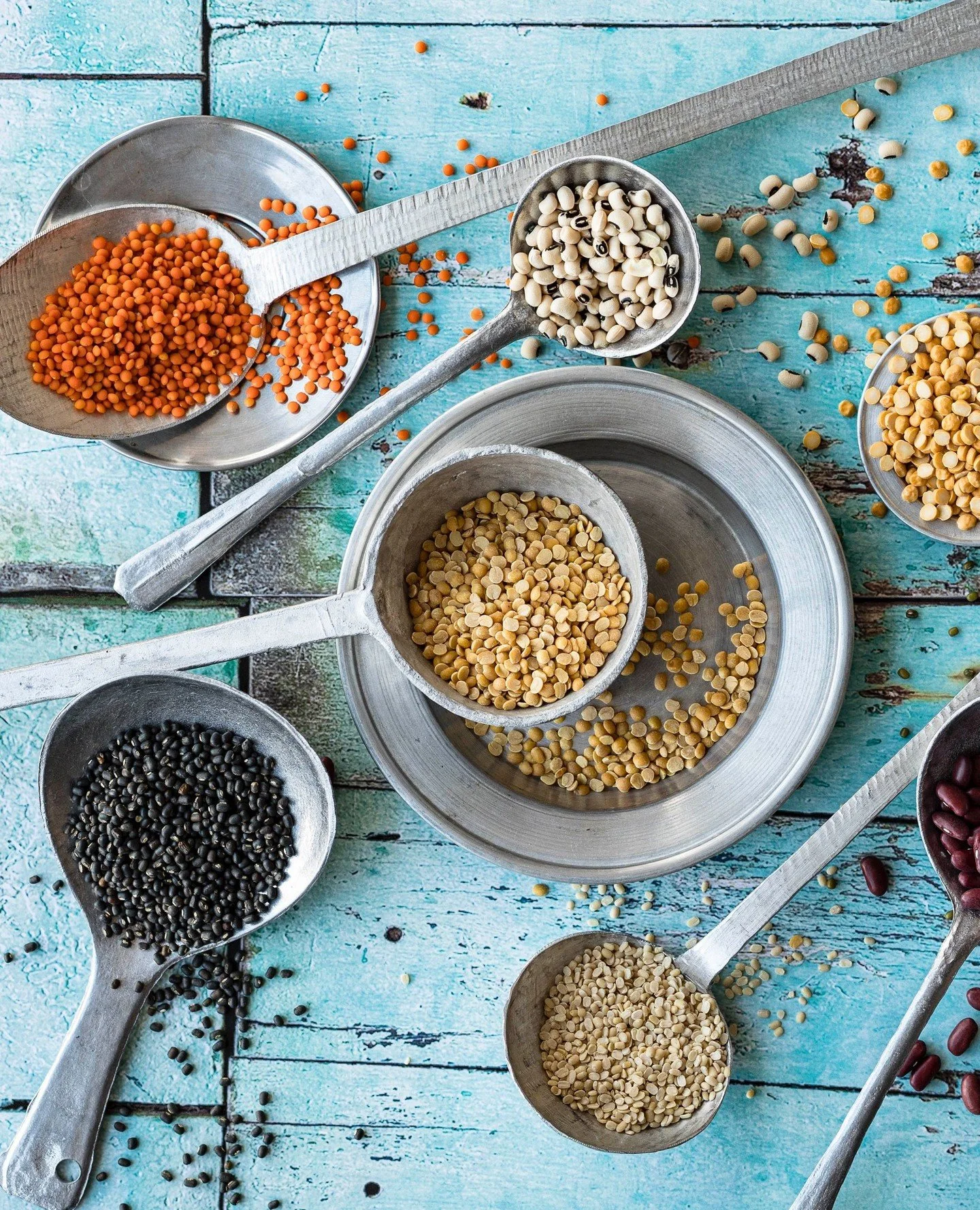 H&uuml;lsenfr&uuml;chte spielen in der indischen K&uuml;che und Ern&auml;hrung eine immens gro&szlig;e Rolle. Das finde ich eh gut, denn ich esse sie furchtbar gern, dazu sind sie vollgepackt mit pflanzlichem Protein, Ballaststoffen, Vitaminen und Mi