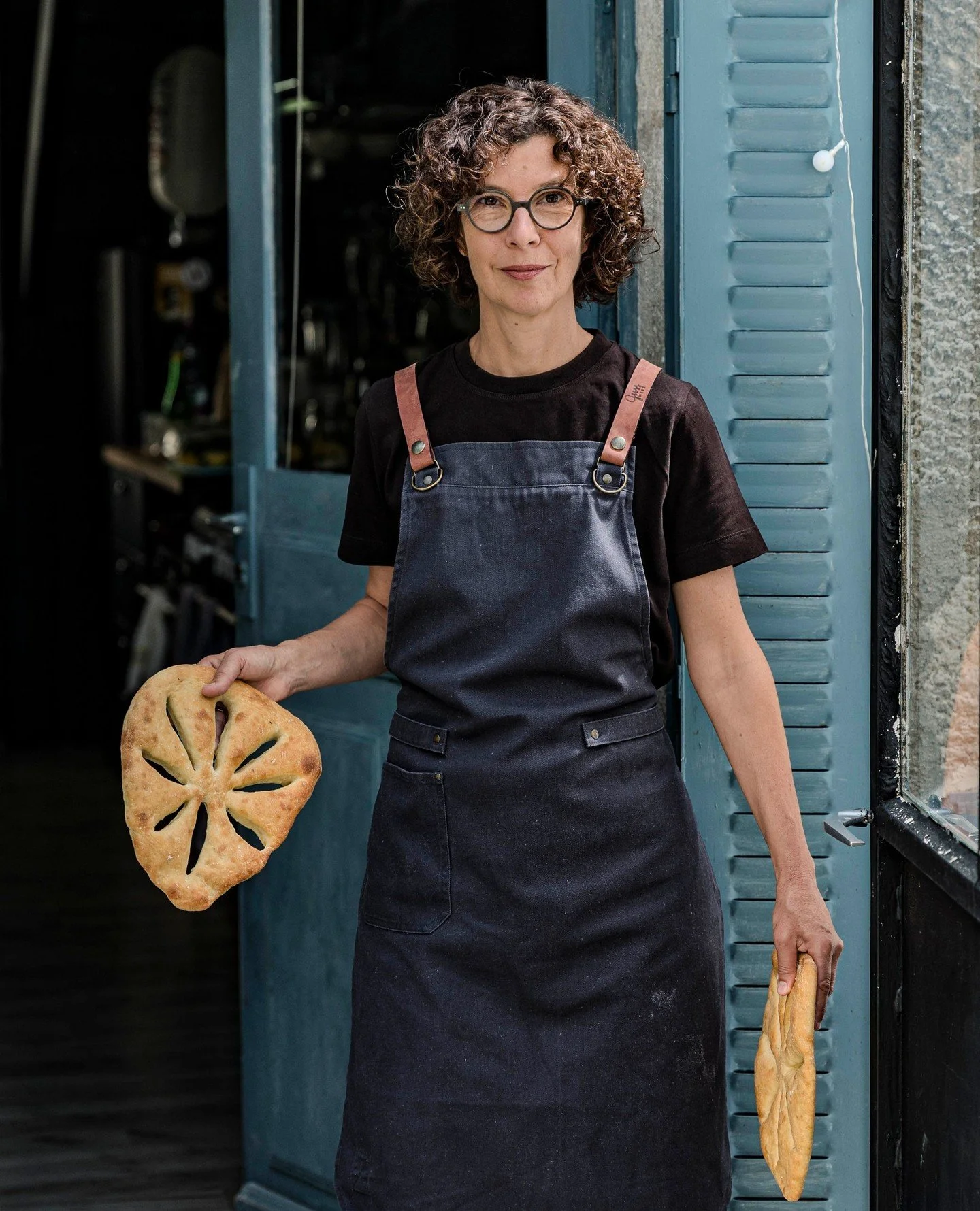 Aus der Provence stammt die Fougasse, das knusprige Geb&auml;ck mit der blattartigen Form. Du kannst sie mit etwas Meersalz bestreuen, oder auch mit herbes de Provence oder Rosmarin aromatisieren. Ganz frisch aus dem Ofen, am besten noch lauwarm, sch