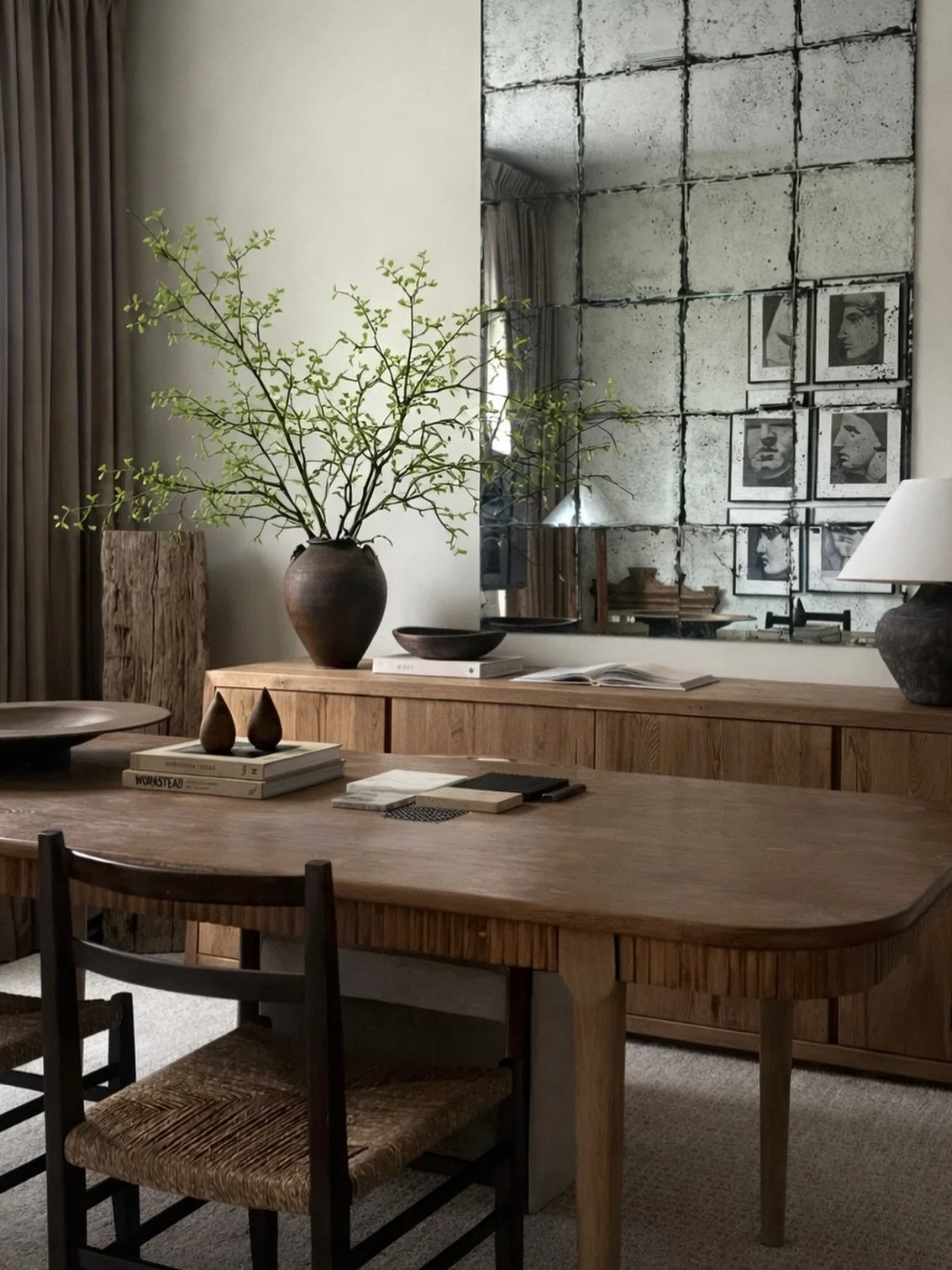 The kind of space that lets you stay longer than planned.

#designstudio #interioresdesign #maxwelltylerinteriors #moodyinteriors #workmode