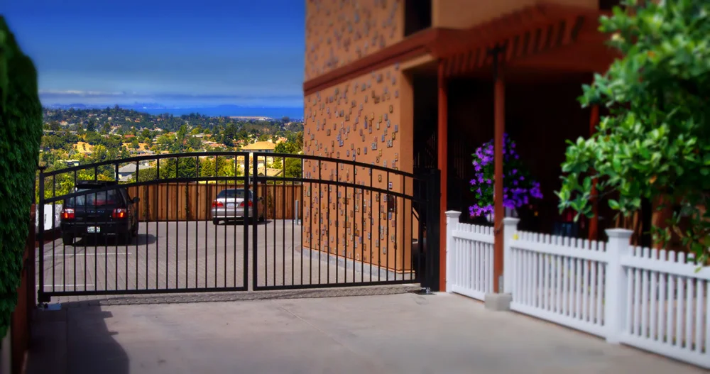 ARCHED TOP SWING GATE