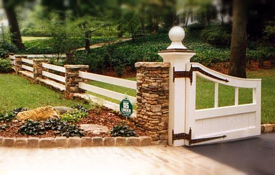 STABLE SWING GATE