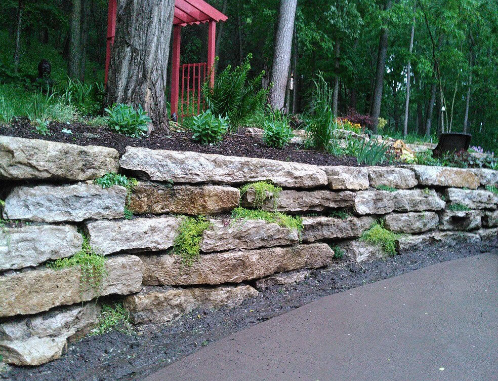 Retaining Wall In Monona And Madison Wi, Slate Landscaping Stone Wall