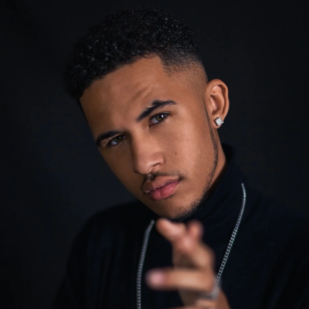 Swan East London born and based Hip Hop artist, SWAN AND ONLY (also known as Swan) has been earning his stripes in London’s urban underground music scene since 2016. Confessing to be a musician first and foremost SWAN AND ONLY ’s musical influences come from a house hold that played reggae and indie soul. While at school rapping in the playground and at home watching Michael Jackson and 50 Cent, his love affair with music intensified.