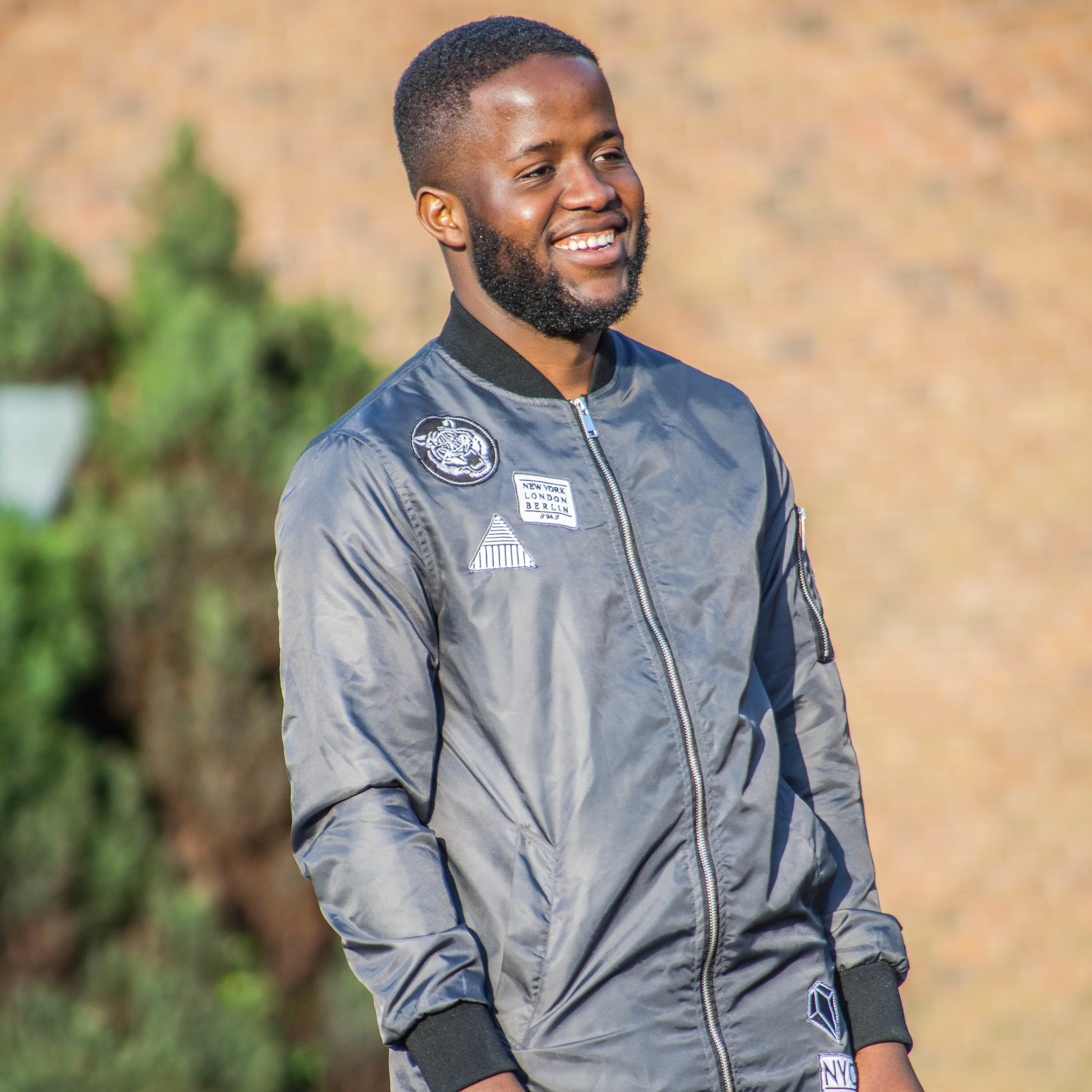PAUL THE MESSENGER Paul the messenger is a vibrant singer, rapper, and producer based in the west midlands. His sound is that of Rnb but it is infused with hip hop and a collection of other genres. his aim through his music is to break barriers, open conversations and love God.