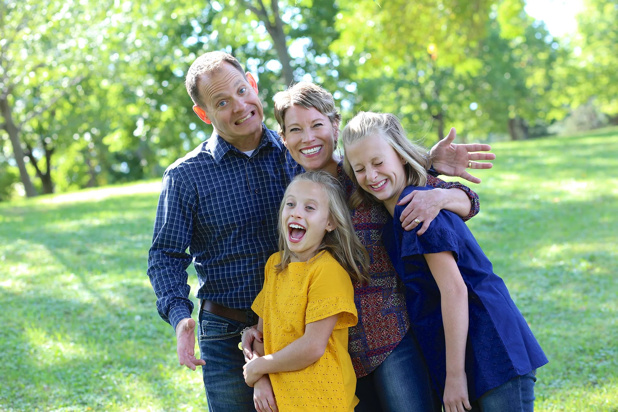 Summer Photo of Family Laughing in Park  |  LaPanta Photography  |  Candid and Fun Family Outdoor Photos |  Shoreview, MN
