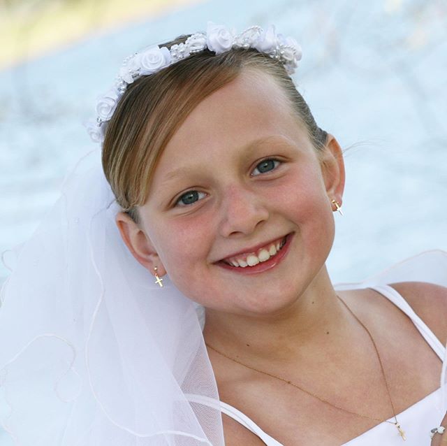 AND look at this timeless little girl! Crazy to see nearly 10 years pass by with a swipe
.
.
.
.
.
.
.
#blessed #seniorpictures #firstcommunion #transformationtuesday #cutie #blondehair #blueeyes #swimmer #timeflies #lifestyle #minnesota #familyphoto