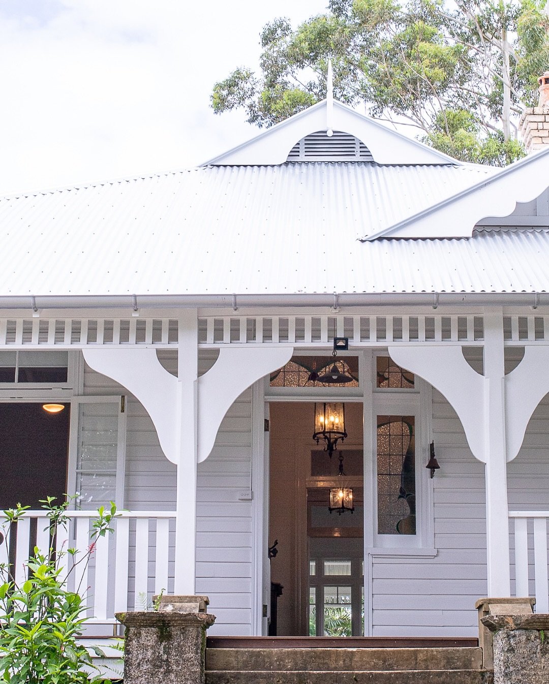 Take a look at this transformation of Sunnycrest, a heritage renovation that&rsquo;s close to our hearts. 🏡✨ From restoring original timber elements to preserving the charm that makes these homes so unique, every detail tells a story. We thrive on t