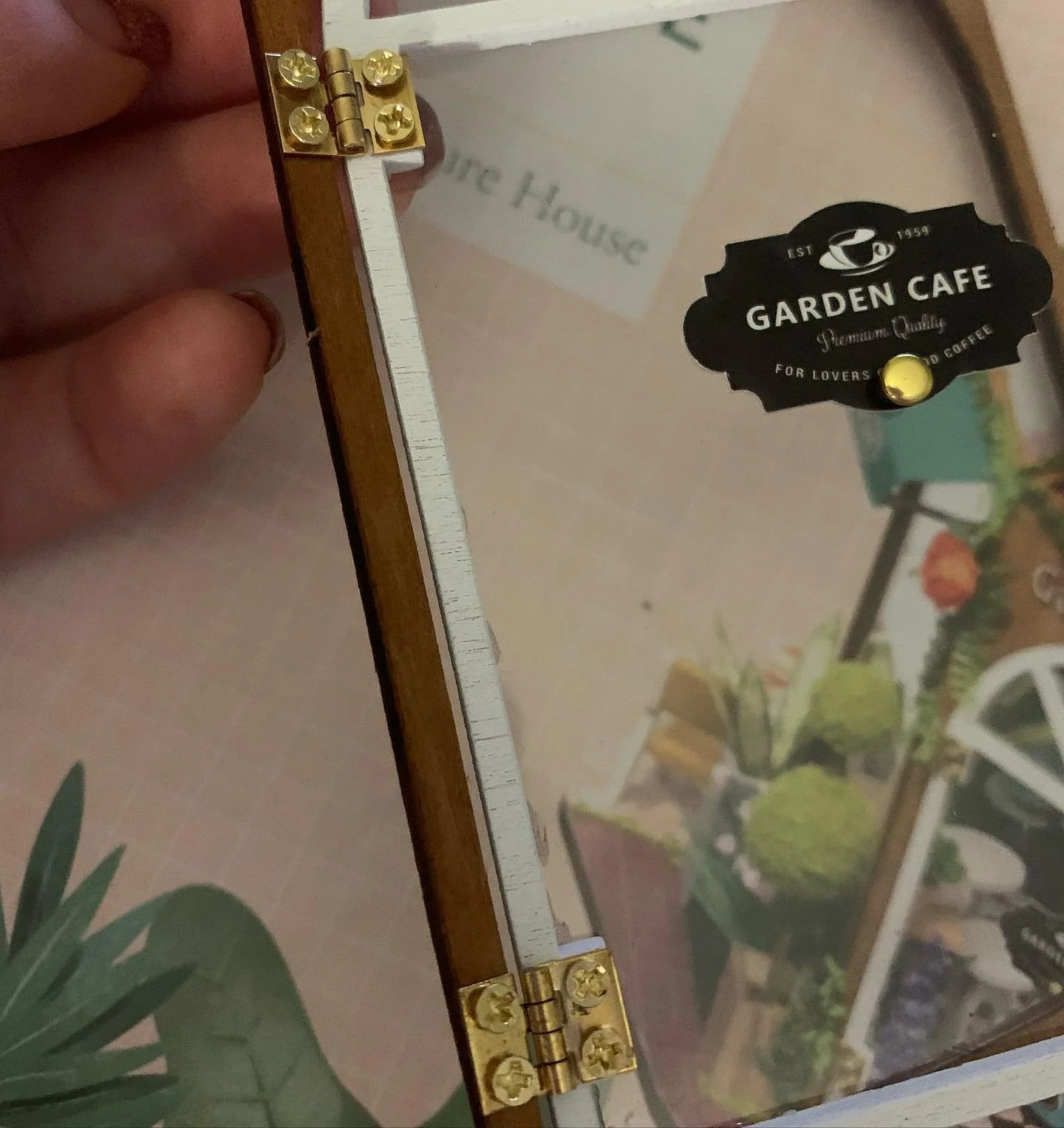 What did you do this weekend? Getting my ability to focus on one thing again by working on this little cafe,  it&rsquo;s quite cathartic doing these! 

#gardencafe #glasshouse #plants #mini #miniature #tiny #tinythingsmakemehappy