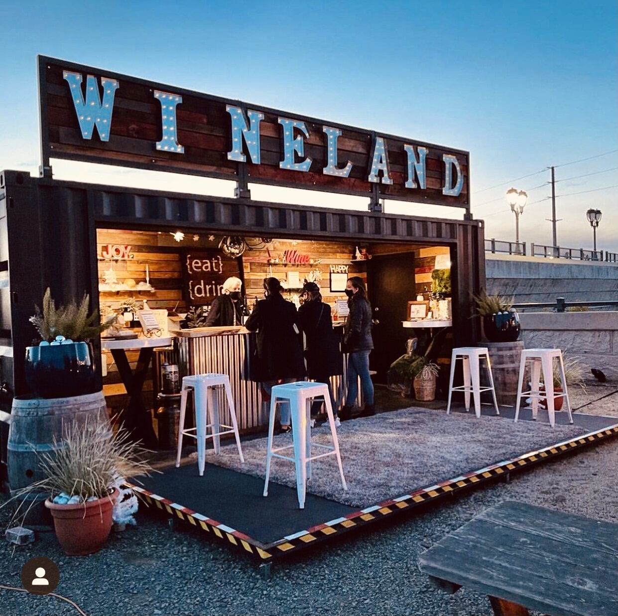 Wineland bar stools light.jpg