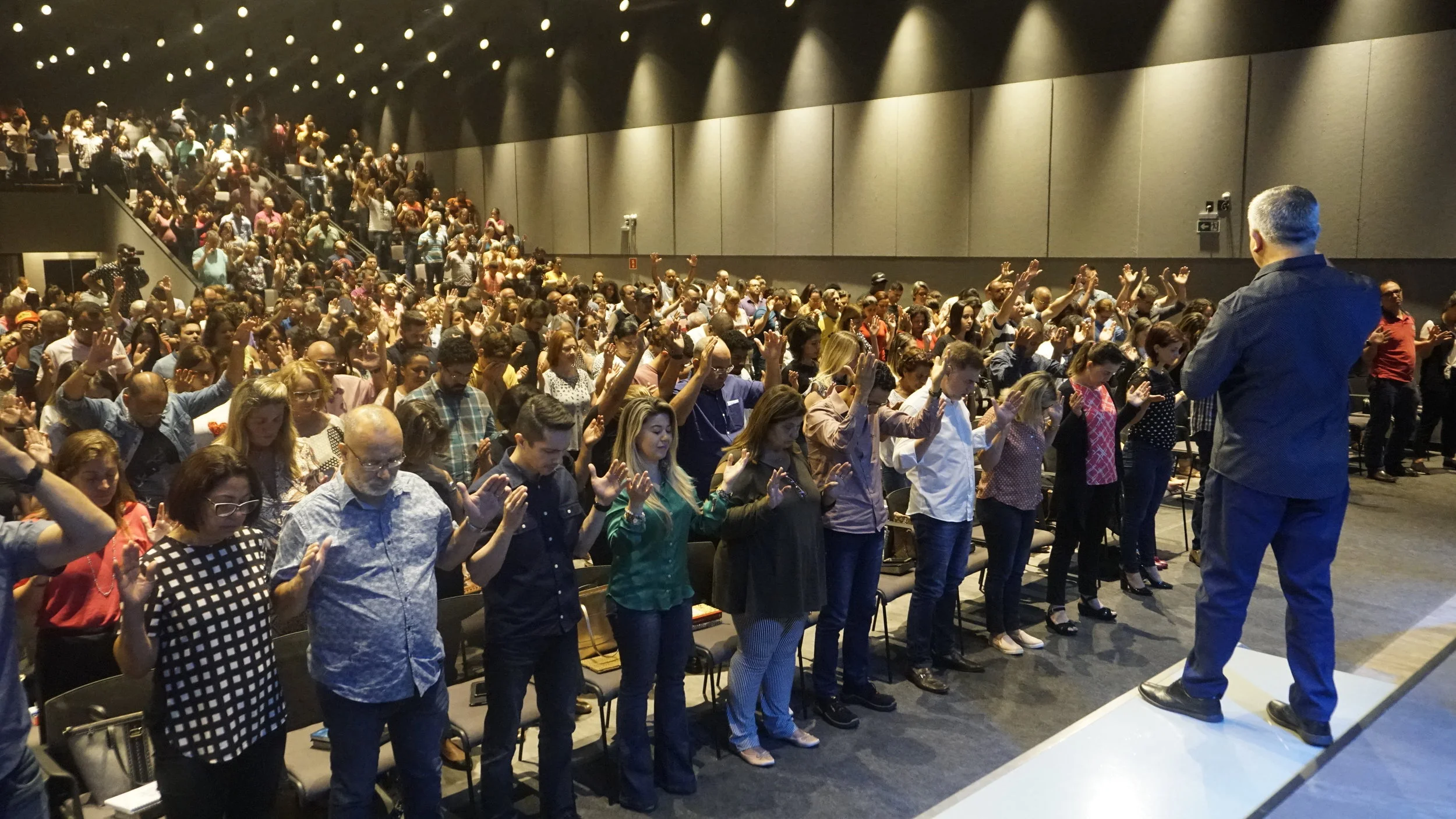 Treinamento de Líderes, Auxiliares e Anfitriões 