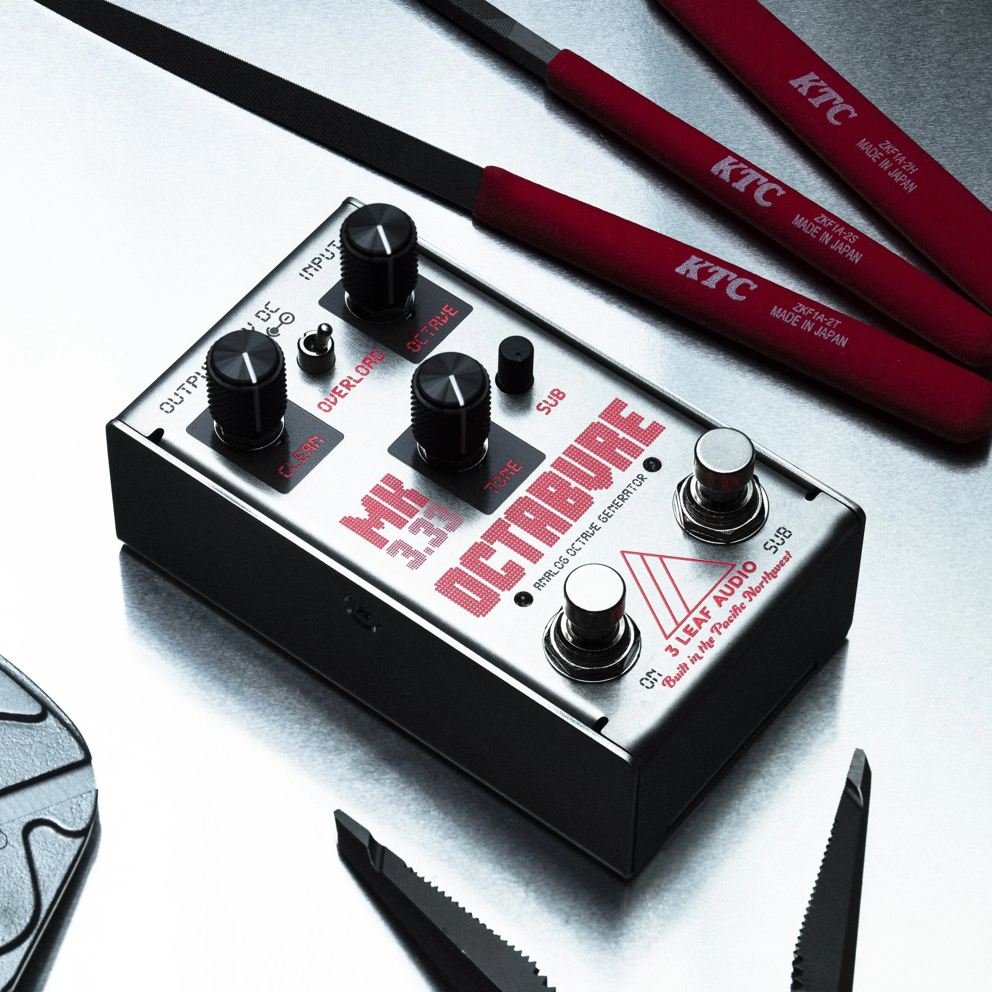 ベース 3LEAF AUDIO Octabvre mk3.33 NEON GLOW Releases — 3 LEAF AUDIO